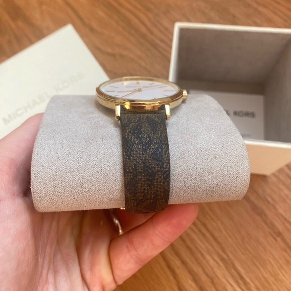 Michael Kors Watch - Picture 3 of 3